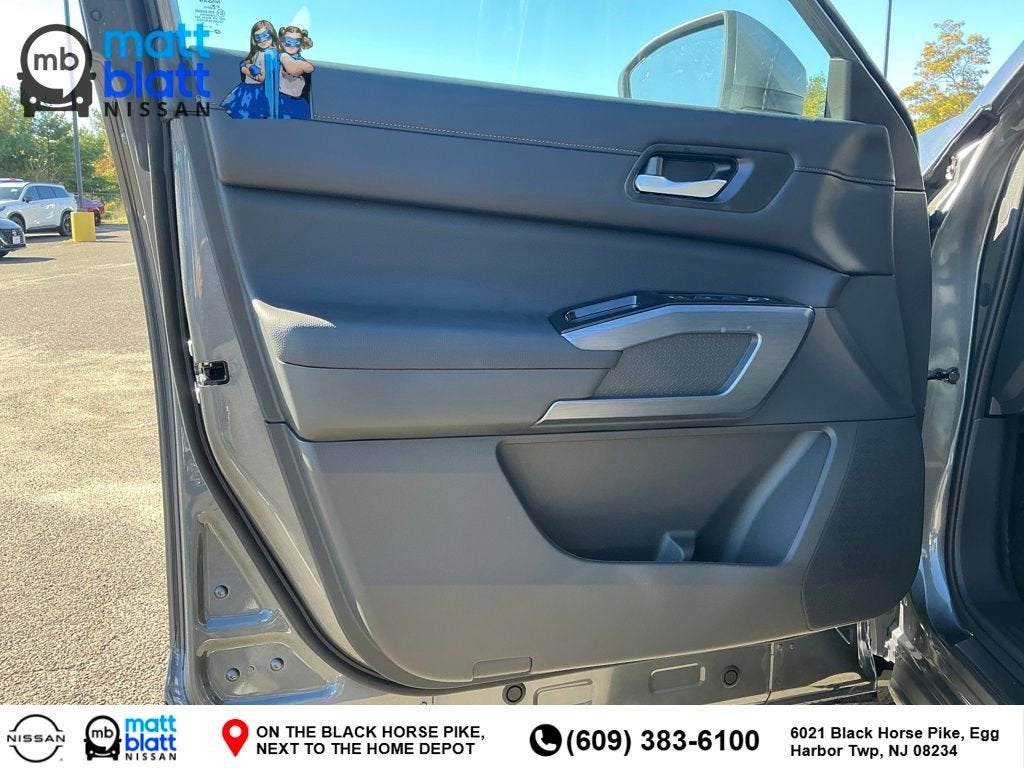 2025 Nissan Pathfinder SL