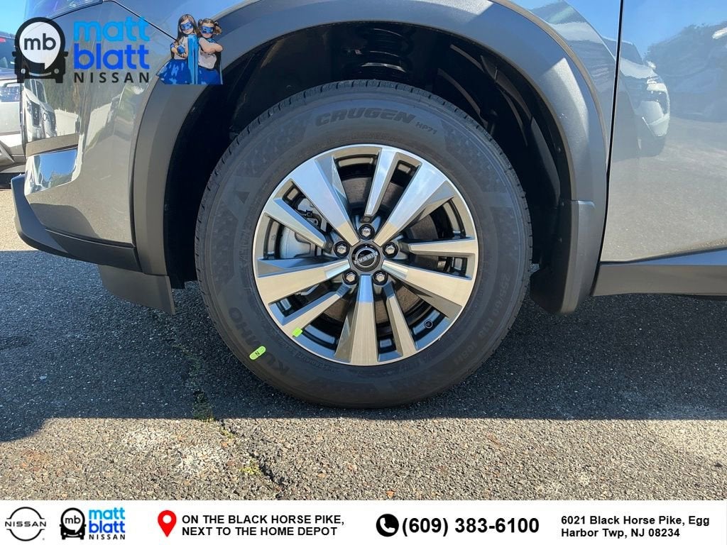 2025 Nissan Pathfinder SL