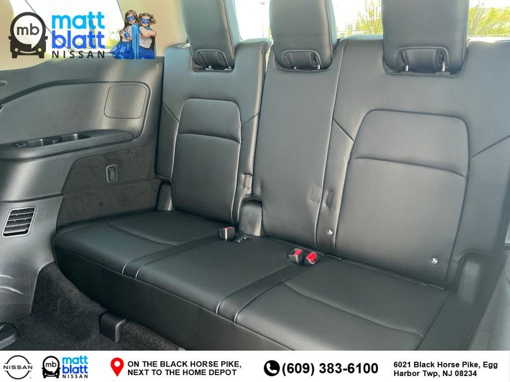 2025 Nissan Pathfinder SL