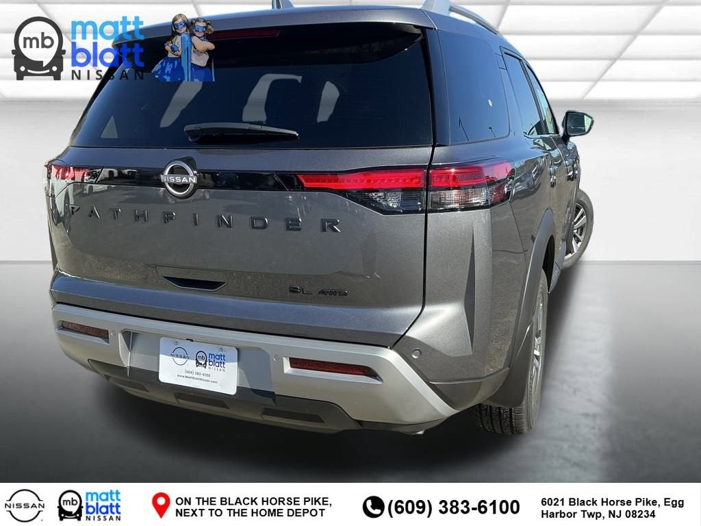 2025 Nissan Pathfinder SL