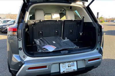 2025 Nissan Pathfinder SL