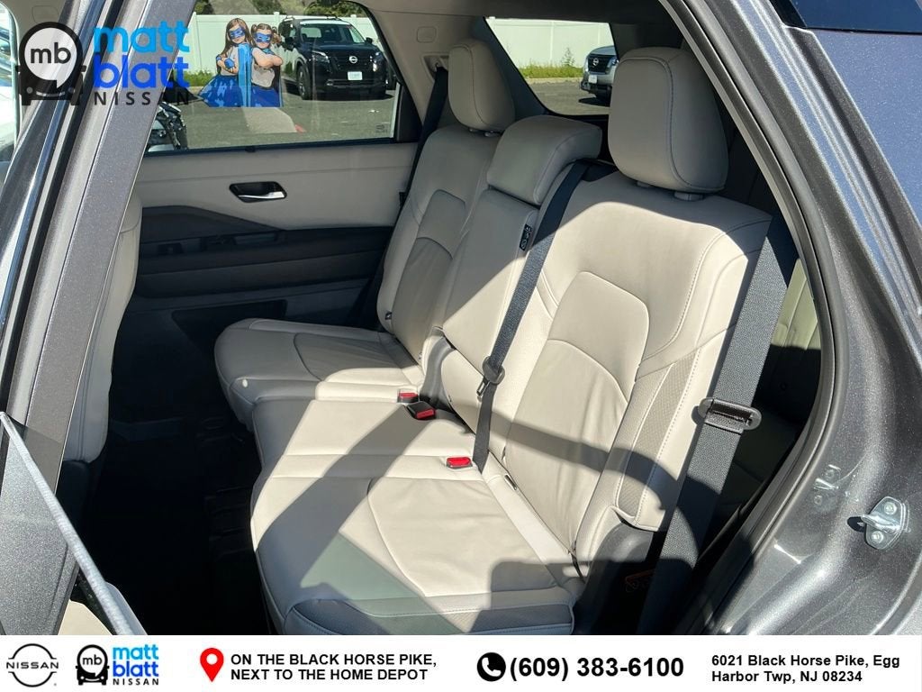 2025 Nissan Pathfinder SL