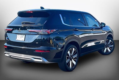 2025 Mitsubishi Outlander SE