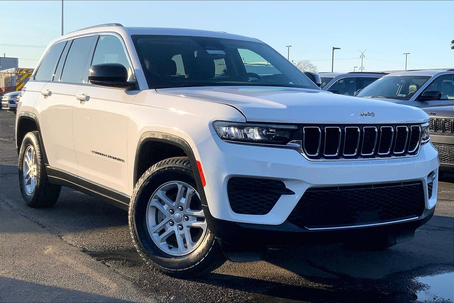 2023 Jeep Grand Cherokee Laredo 4x4