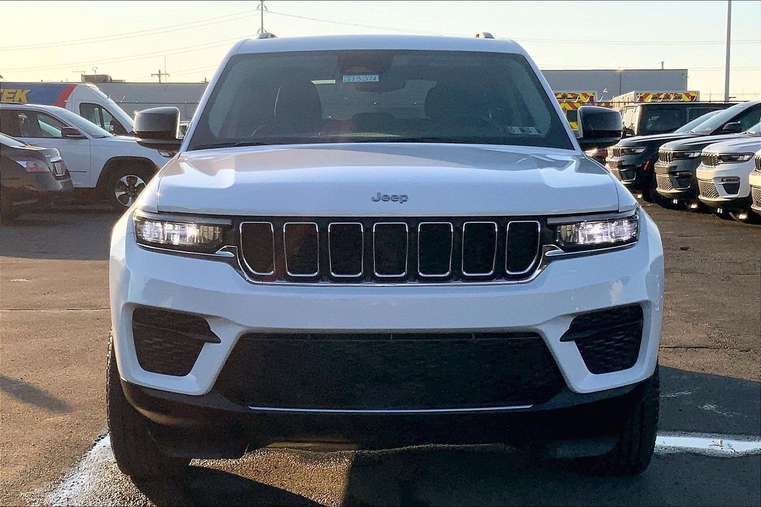 2023 Jeep Grand Cherokee Laredo 4x4