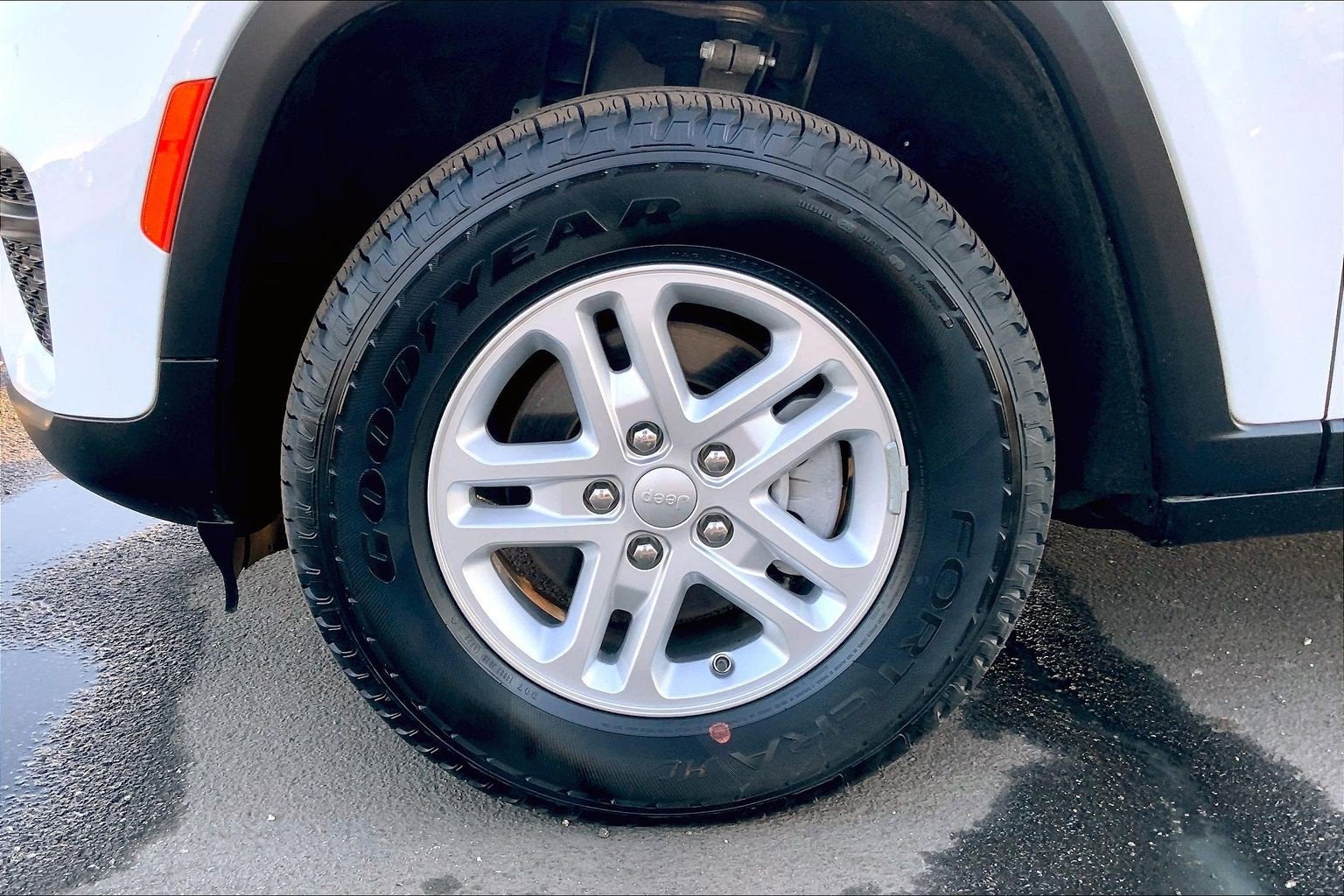 2023 Jeep Grand Cherokee Laredo 4x4