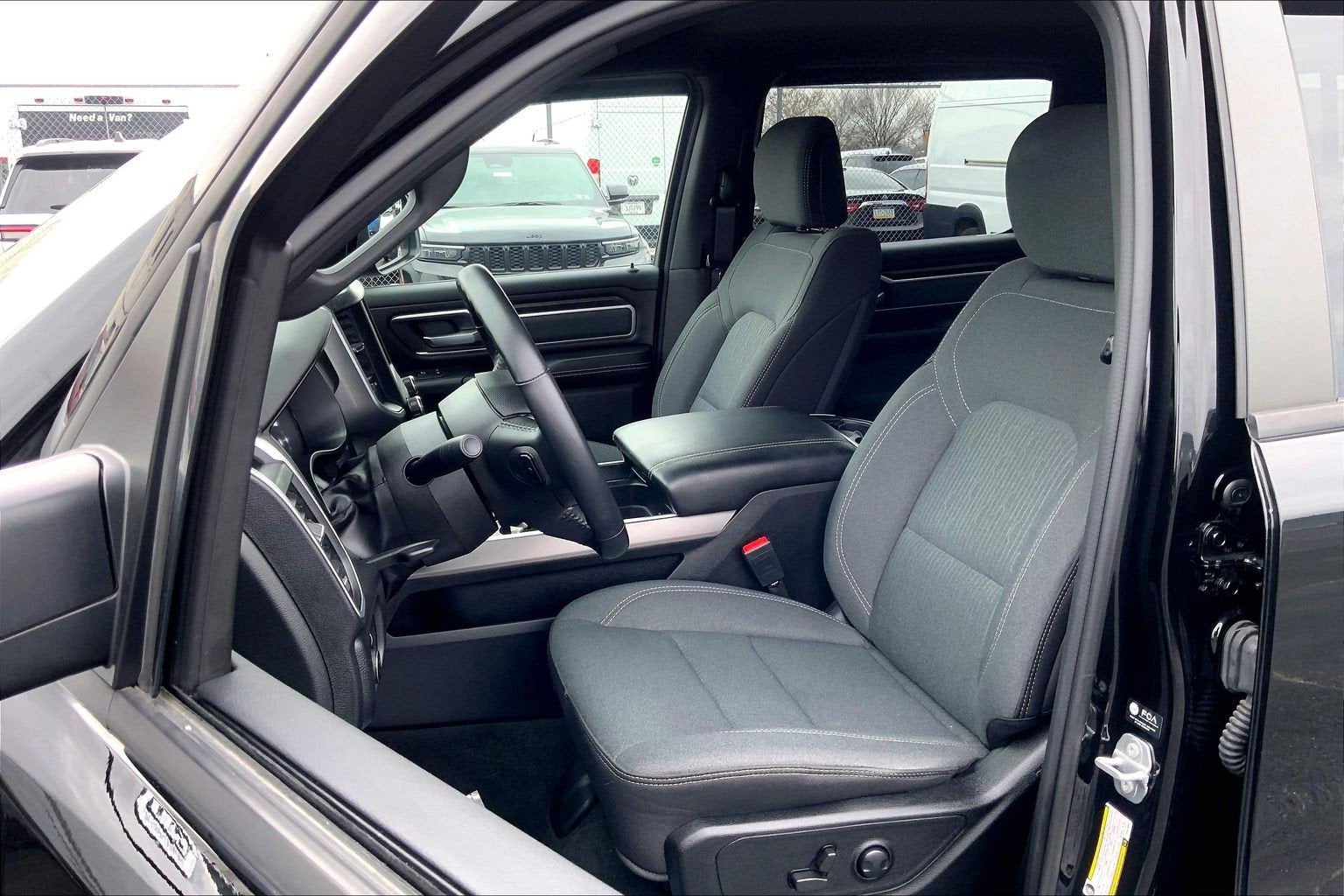 2022 RAM 1500 Big Horn Crew Cab 4x4 5'7' Box