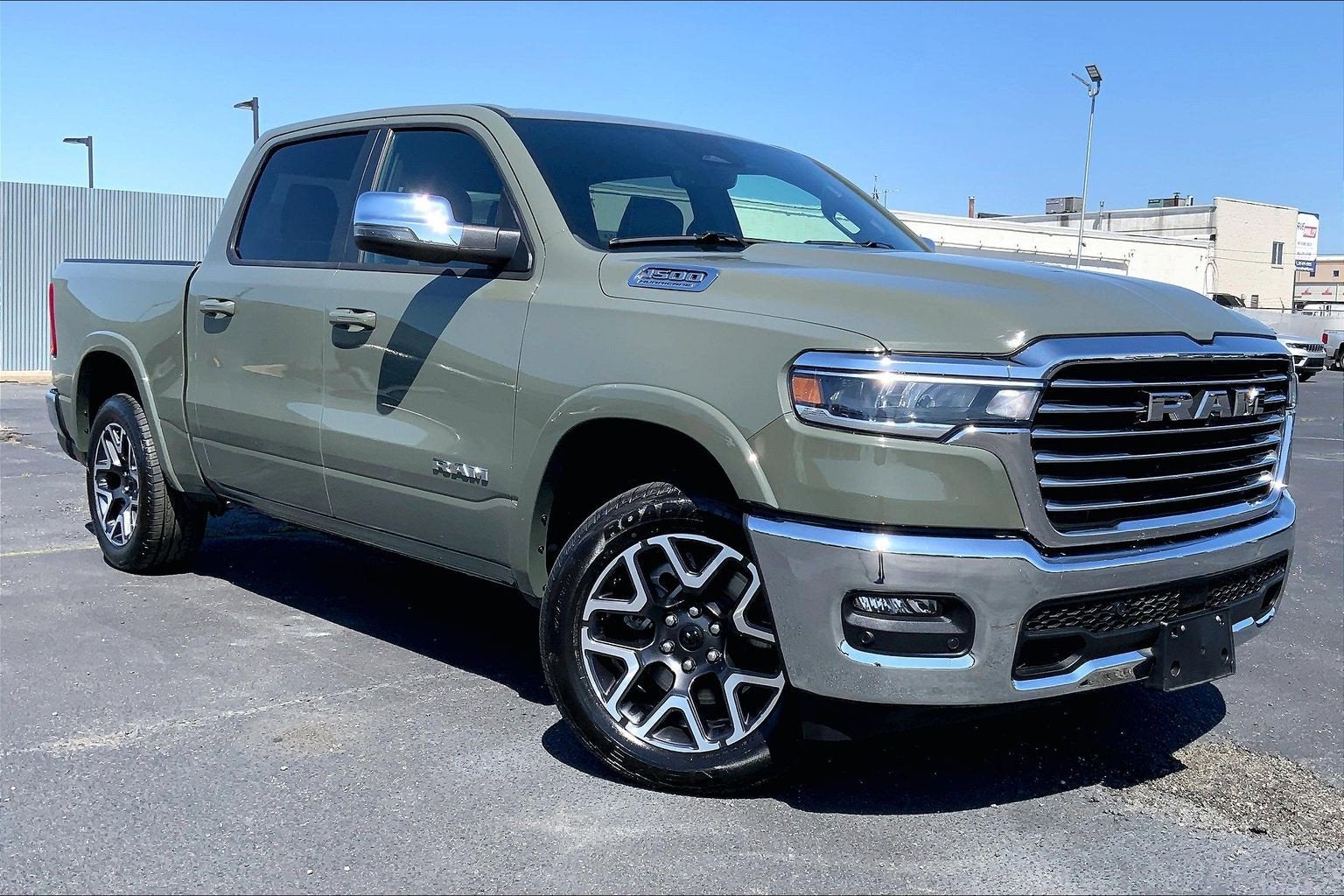 2026 RAM 1500 Laramie Crew Cab 4x4 5'7' Box