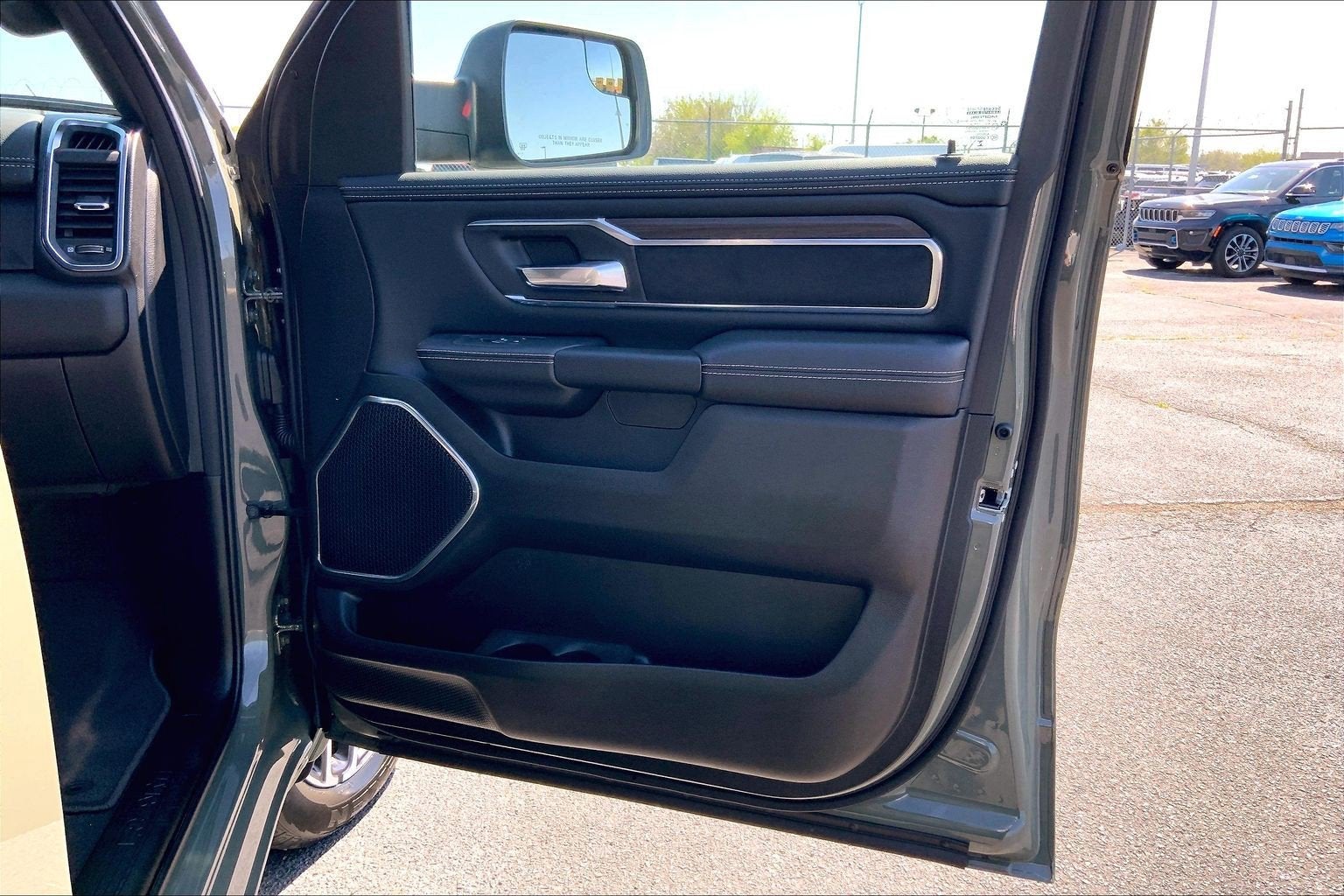 2026 RAM 1500 Laramie Crew Cab 4x4 5'7' Box