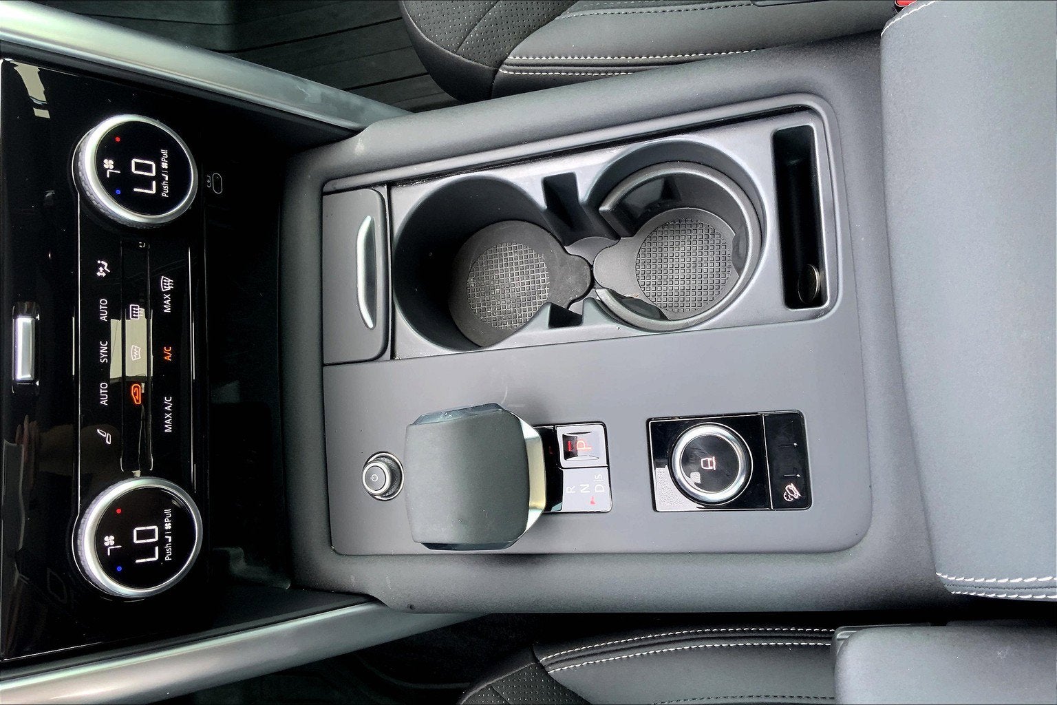 2023 Land Rover Discovery P300 S R-Dynamic