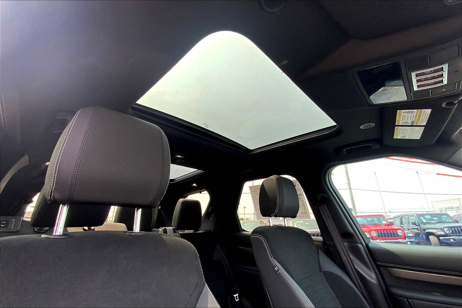 2023 Land Rover Discovery P300 S R-Dynamic