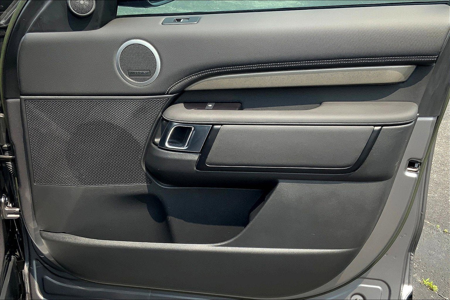 2023 Land Rover Discovery P300 S R-Dynamic