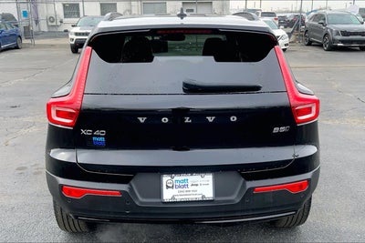 2023 Volvo XC40 B5 Plus Dark Theme