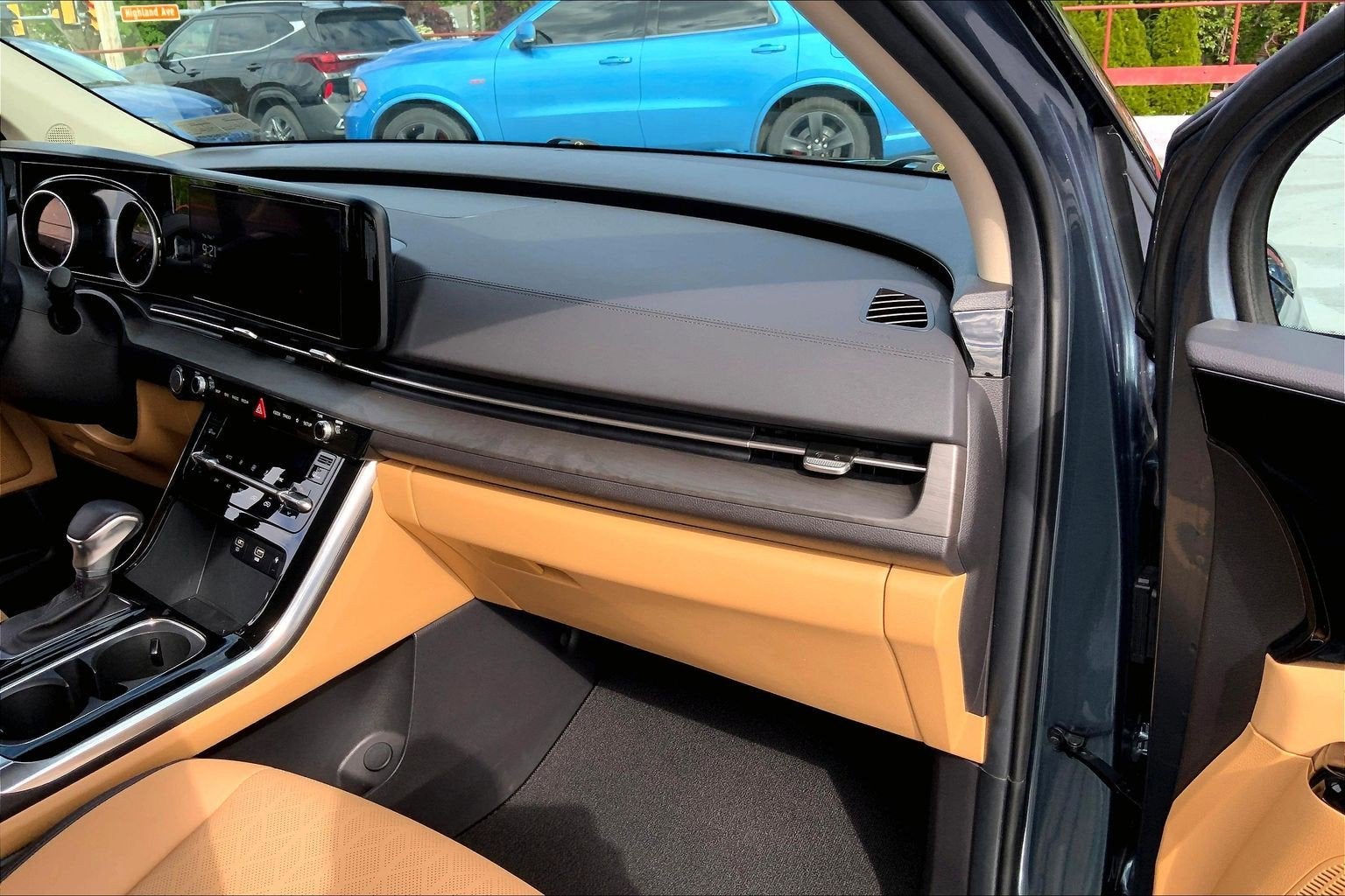 2024 Kia Carnival EX