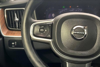 2022 Volvo XC60 Momentum
