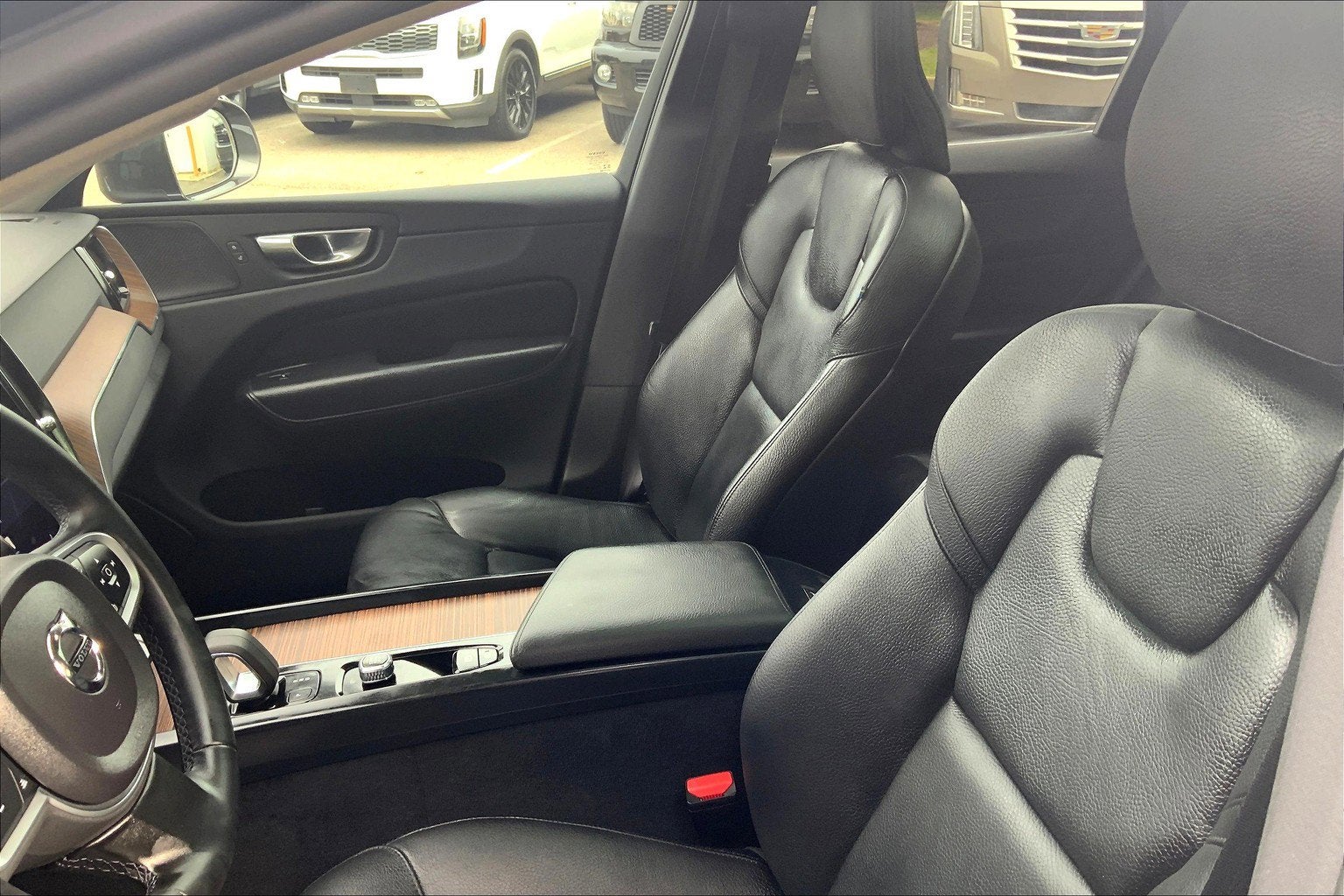 2022 Volvo XC60 Momentum