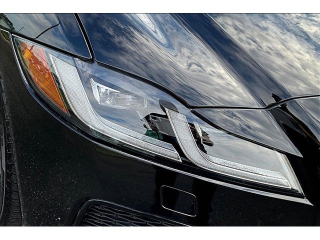 2022 Jaguar XF R-Dynamic SE