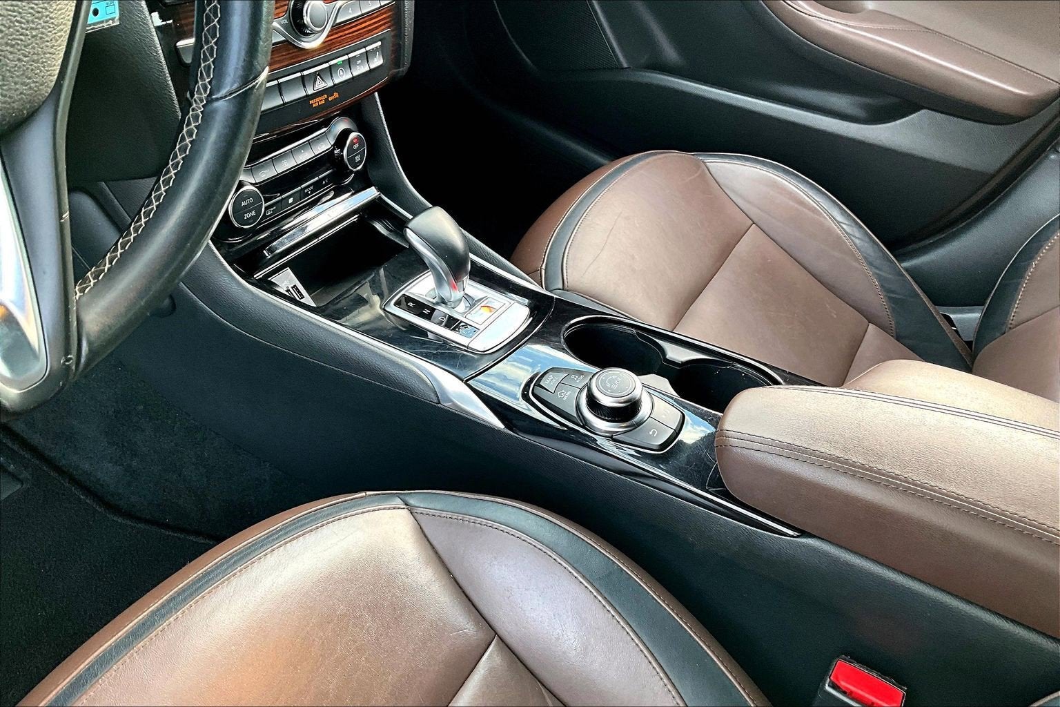 2017 INFINITI QX30 Premium AWD