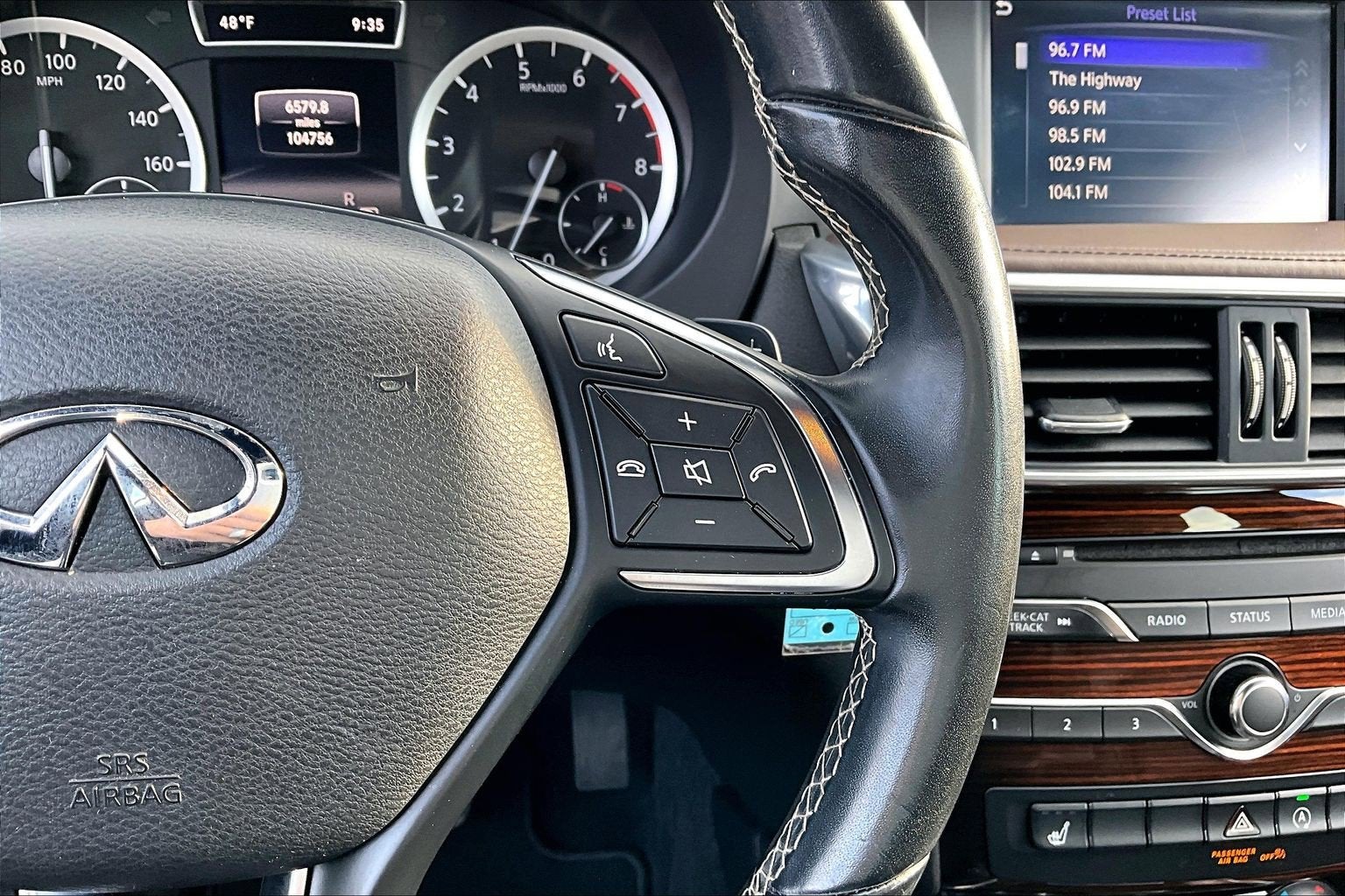 2017 INFINITI QX30 Premium AWD