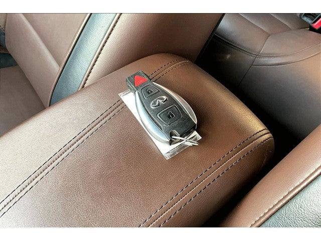 2017 INFINITI QX30 Premium AWD