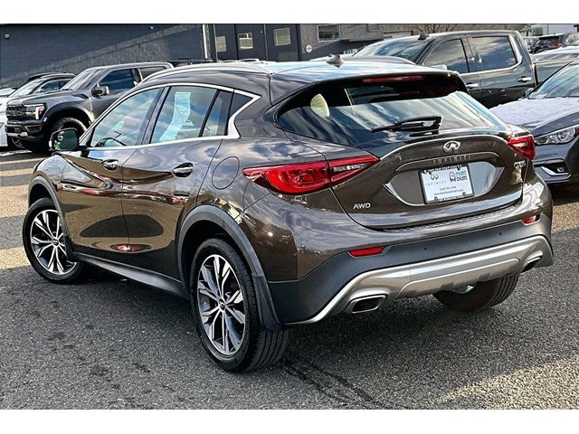 2017 INFINITI QX30 Premium AWD