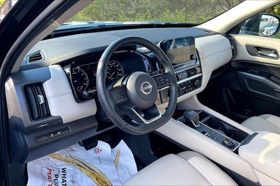 2023 Nissan Pathfinder SL