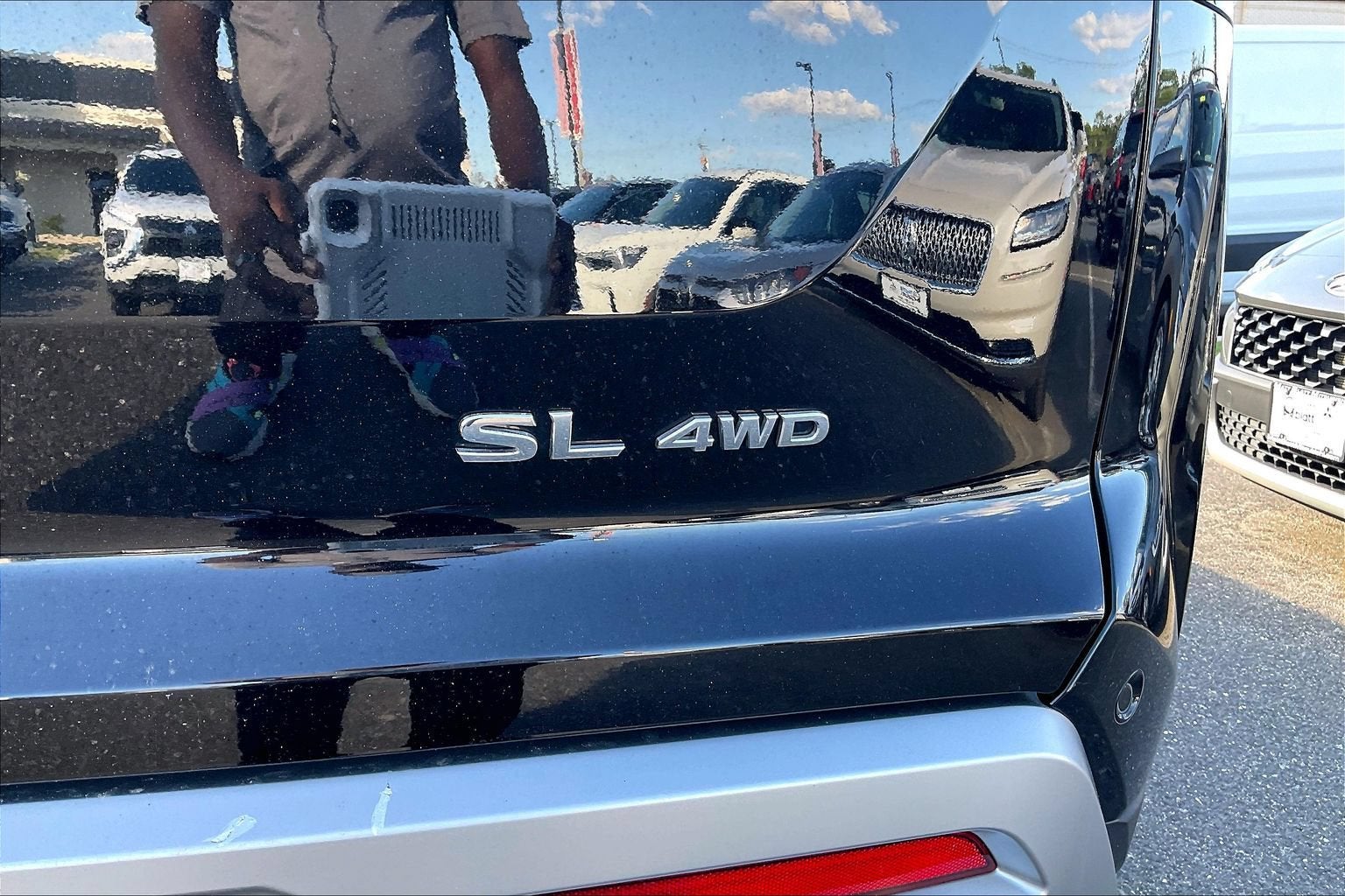 2023 Nissan Pathfinder SL