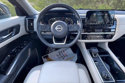 2023 Nissan Pathfinder SL