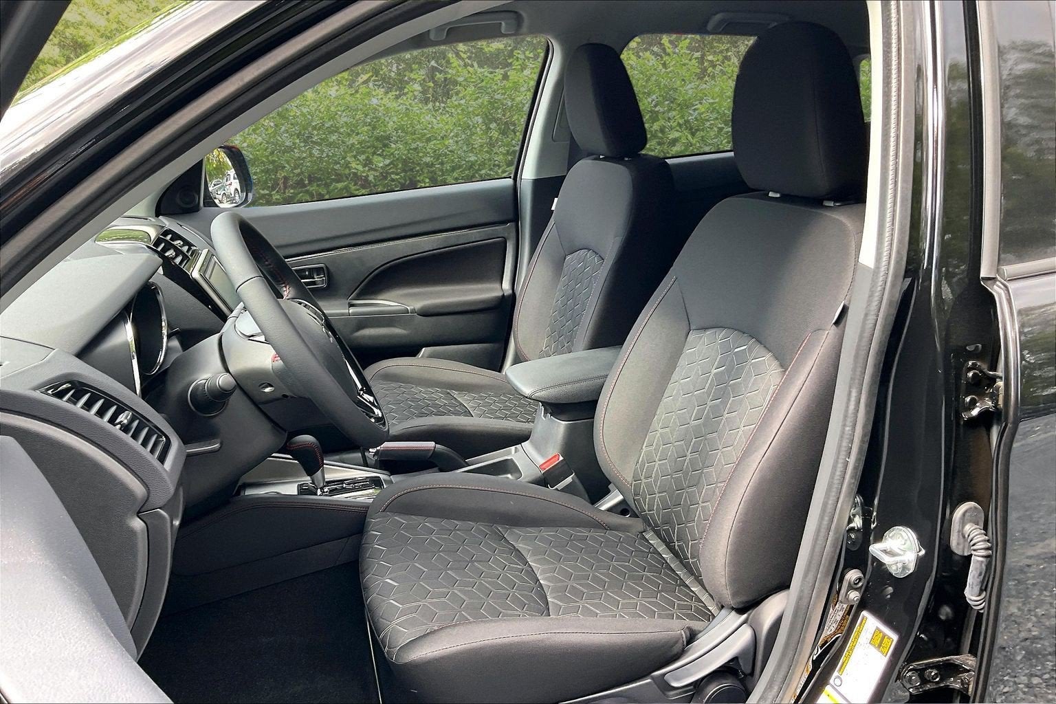 2027 Mitsubishi Outlander Sport LE