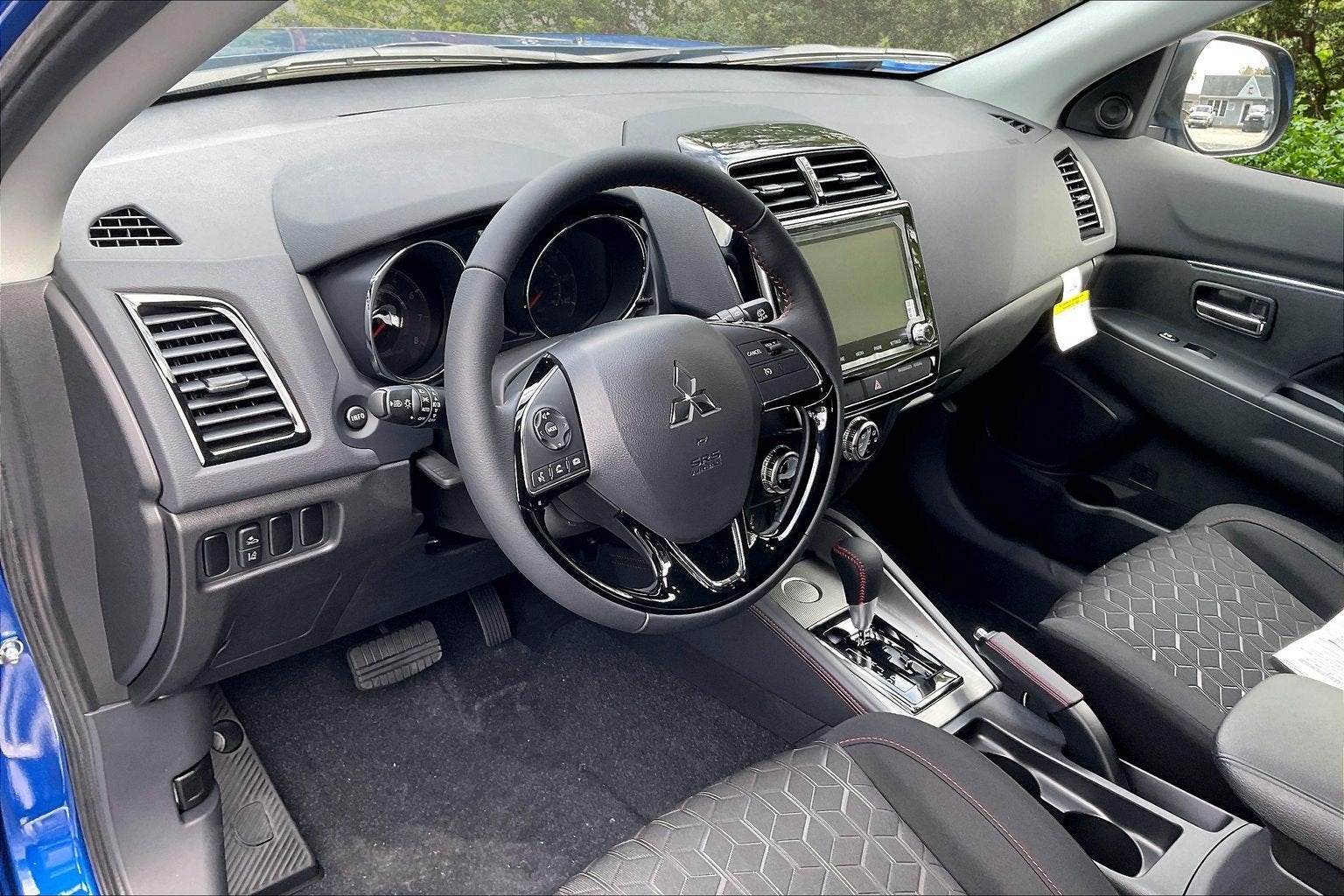 2027 Mitsubishi Outlander Sport LE