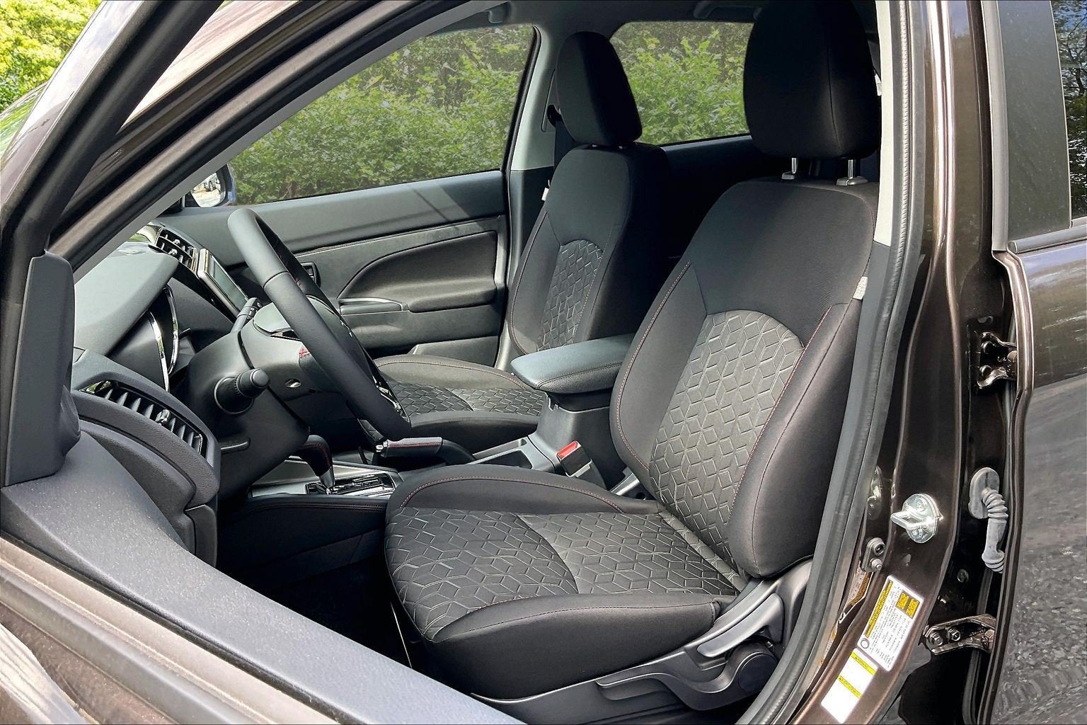 2027 Mitsubishi Outlander Sport LE