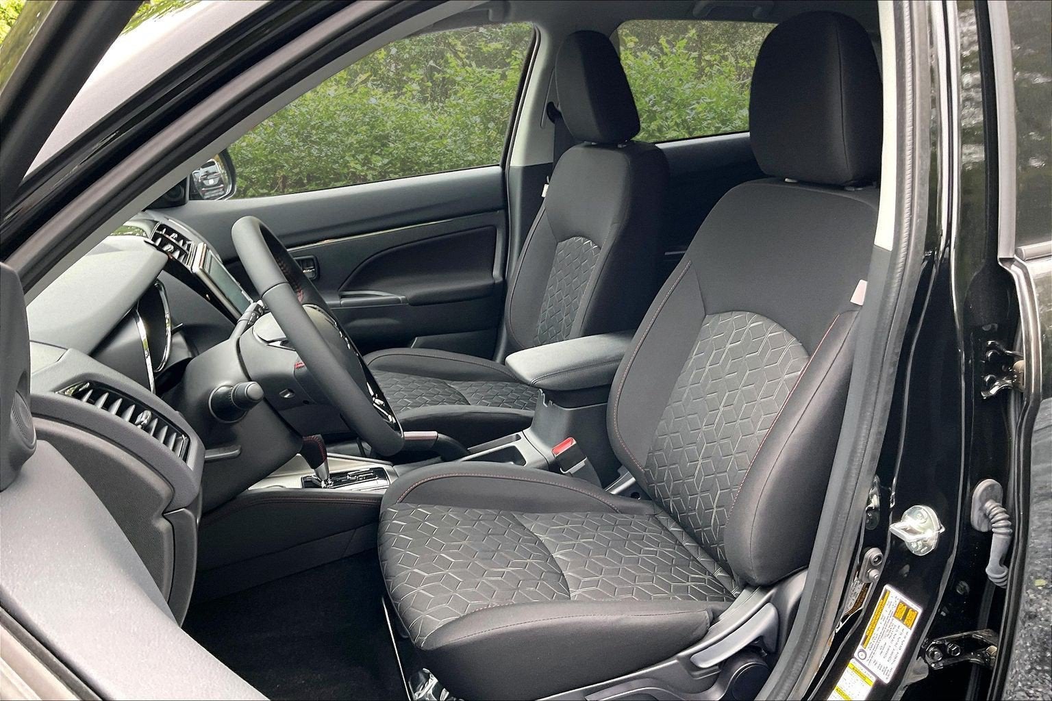 2027 Mitsubishi Outlander Sport LE