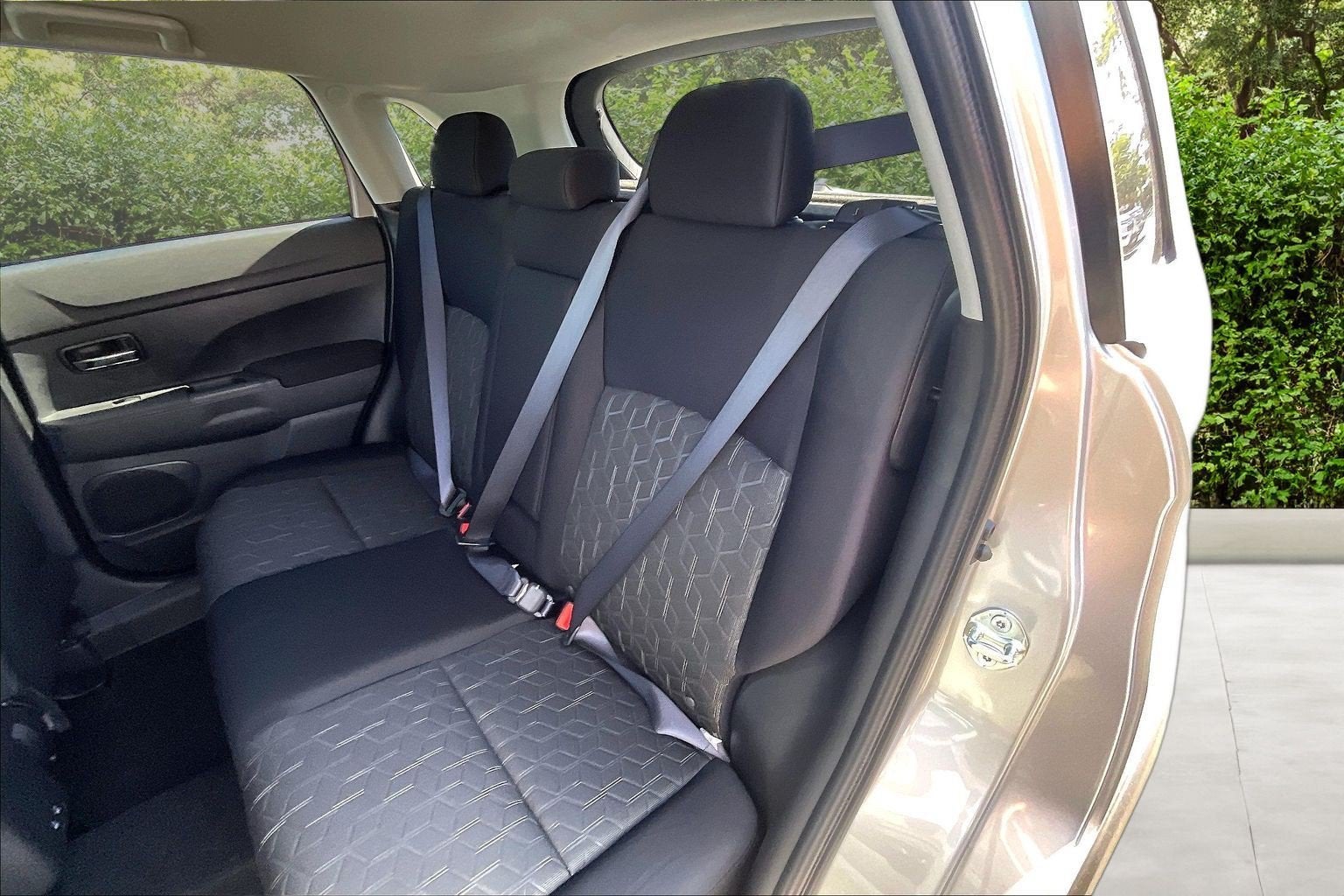 2027 Mitsubishi Outlander Sport LE