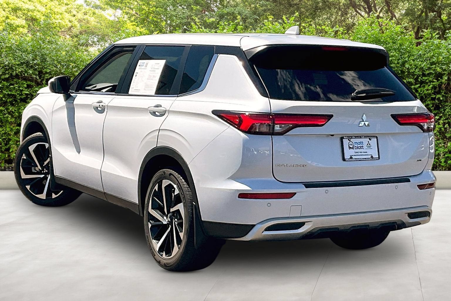 2023 Mitsubishi Outlander SE