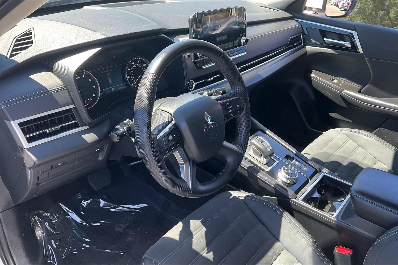 2023 Mitsubishi Outlander SE