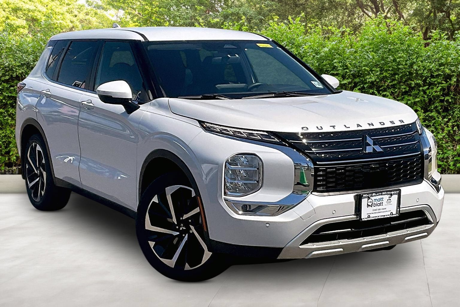 2023 Mitsubishi Outlander SE