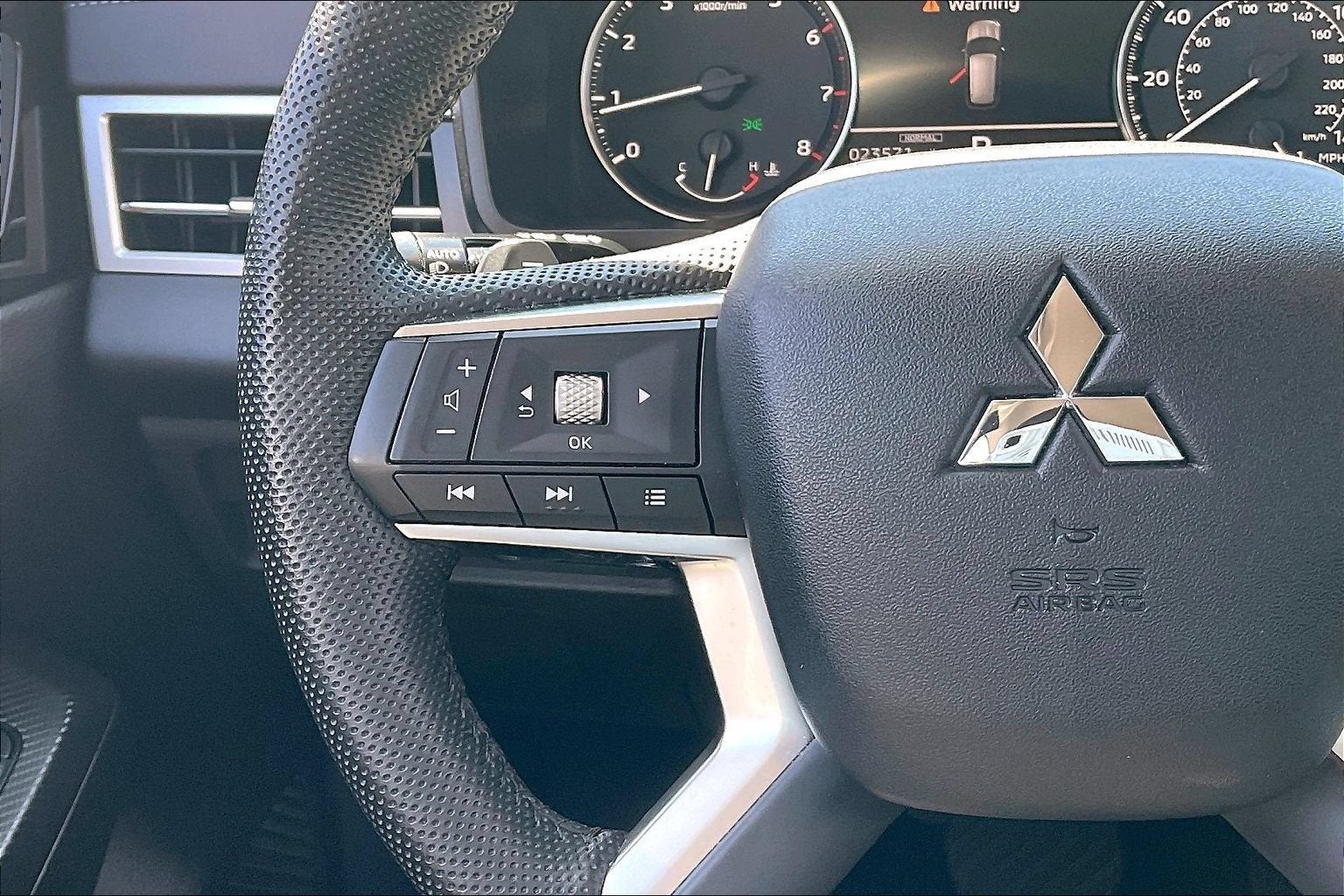 2023 Mitsubishi Outlander SE