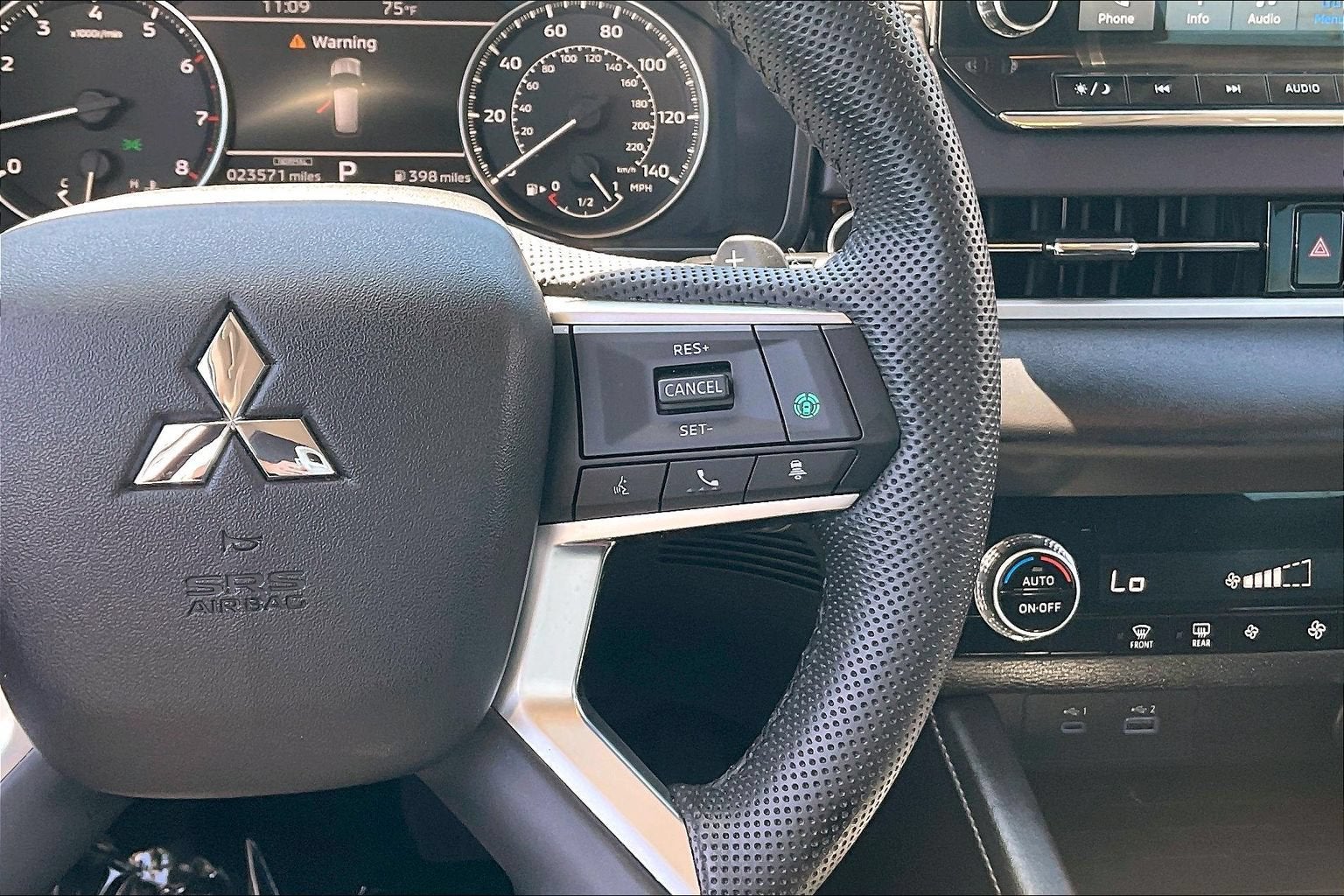 2023 Mitsubishi Outlander SE