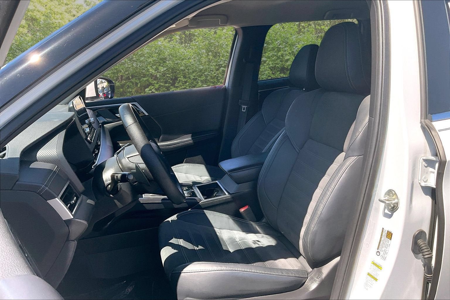 2023 Mitsubishi Outlander SE