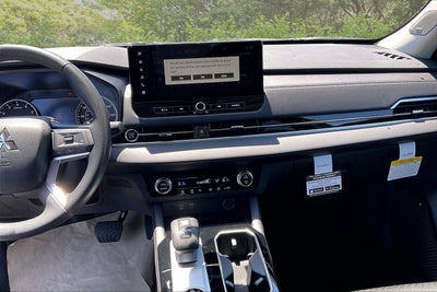 2026 Mitsubishi Outlander ES