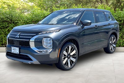 2026 Mitsubishi Outlander SE