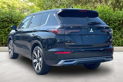 2026 Mitsubishi Outlander SE