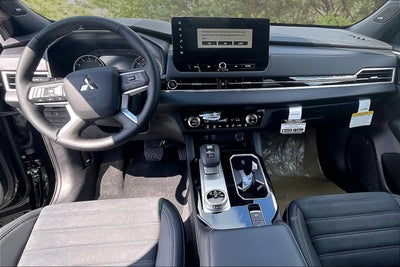 2026 Mitsubishi Outlander LE