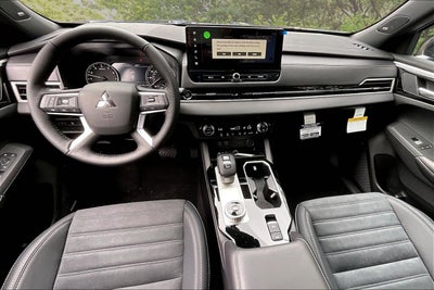 2026 Mitsubishi Outlander LE