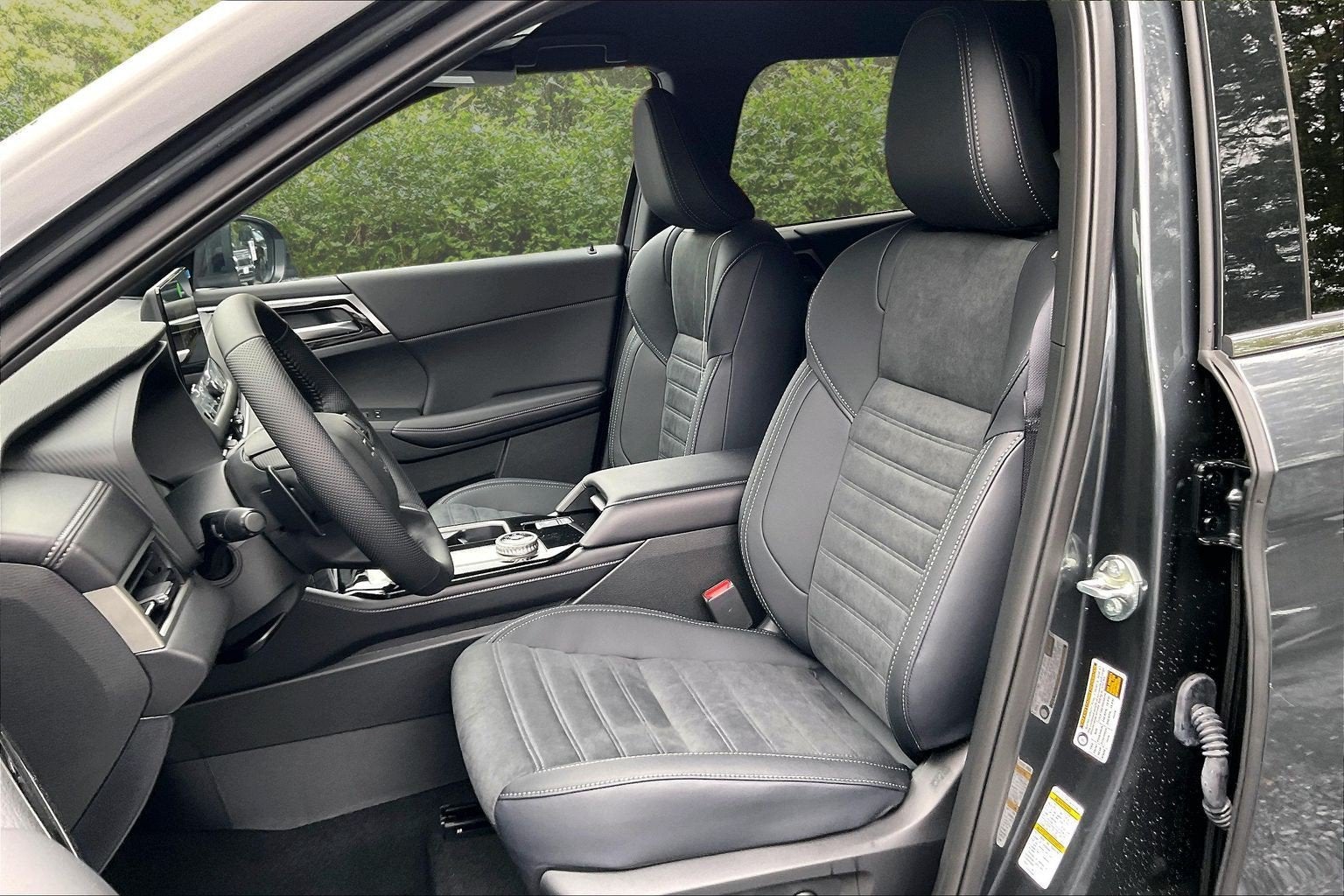 2026 Mitsubishi Outlander LE
