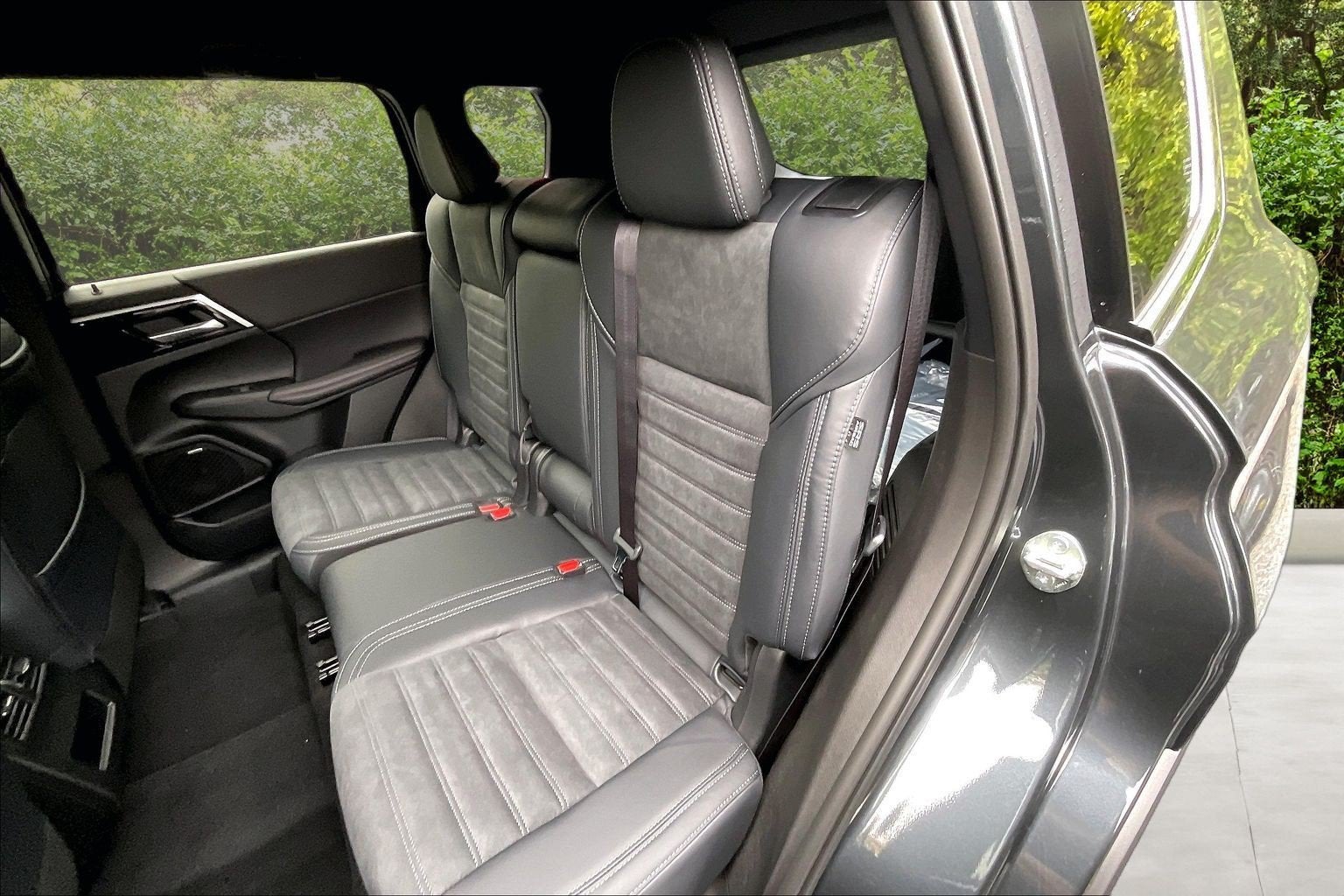 2026 Mitsubishi Outlander LE
