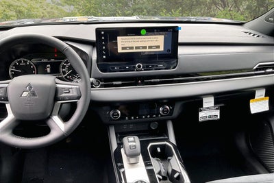 2026 Mitsubishi Outlander LE