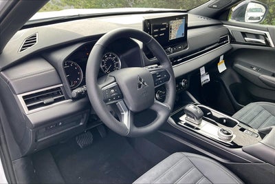 2026 Mitsubishi Outlander LE