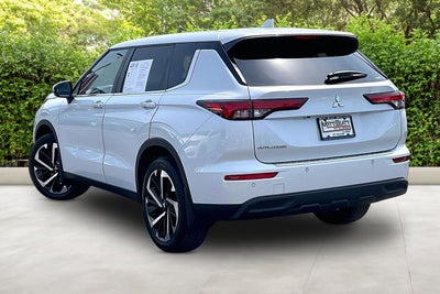 2022 Mitsubishi Outlander ES