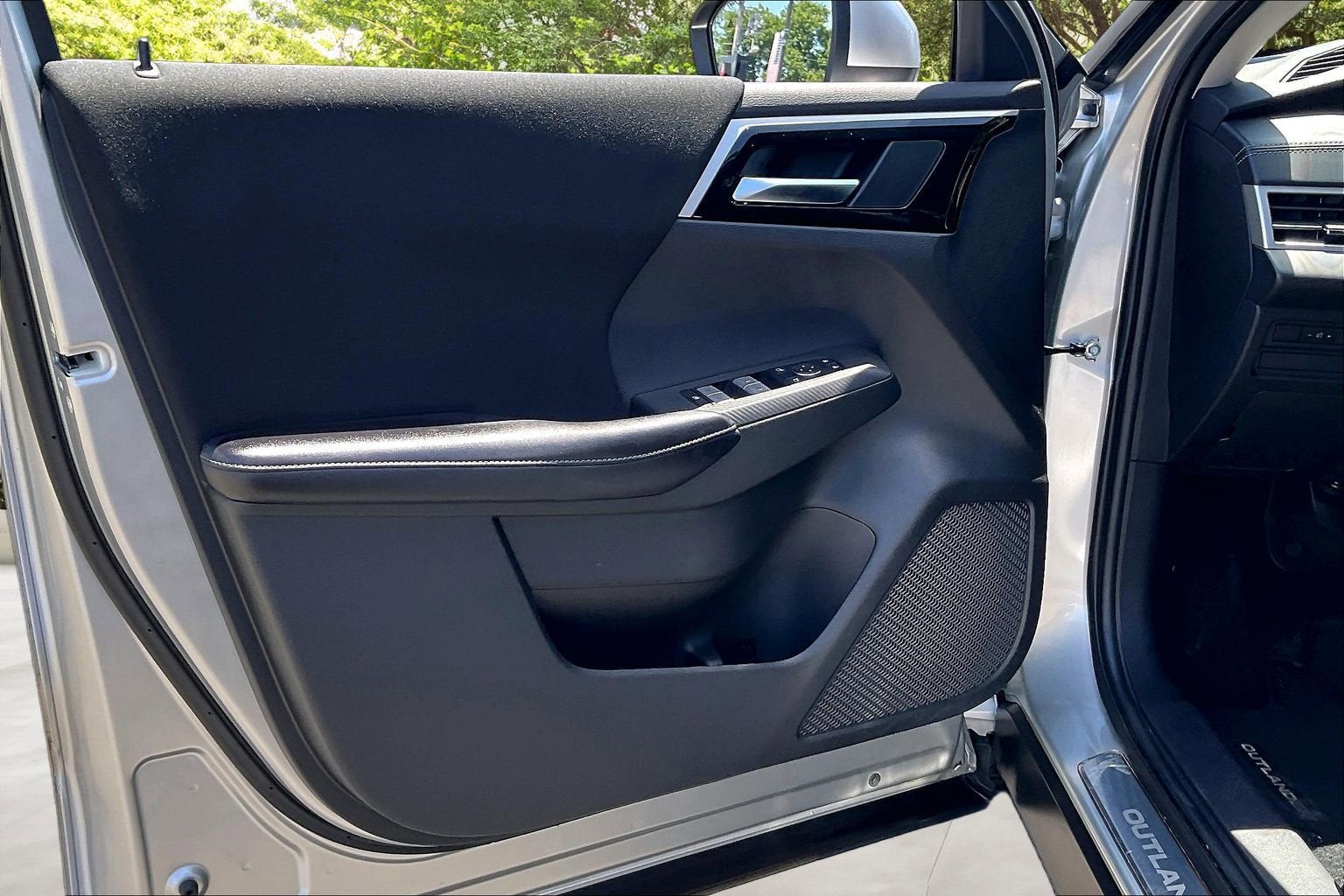 2022 Mitsubishi Outlander ES
